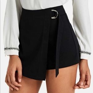 Black Belted Wrap Solid Knot Zipper Skort/Short M